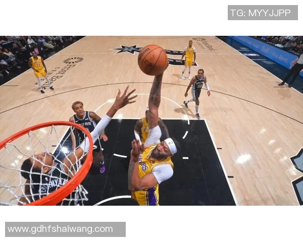 12月8日湖人对阵马刺精彩直播全程回顾与赛后分析