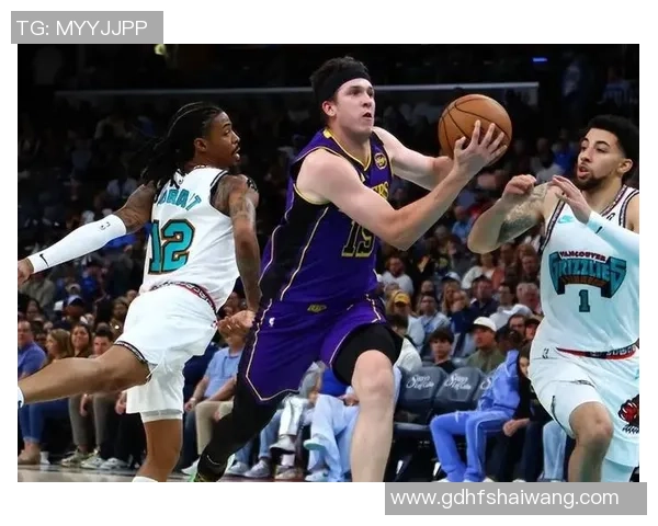 湖人被逼变阵!里弗斯伤缺1周，名宿指出短板，雷迪克欲启用1人